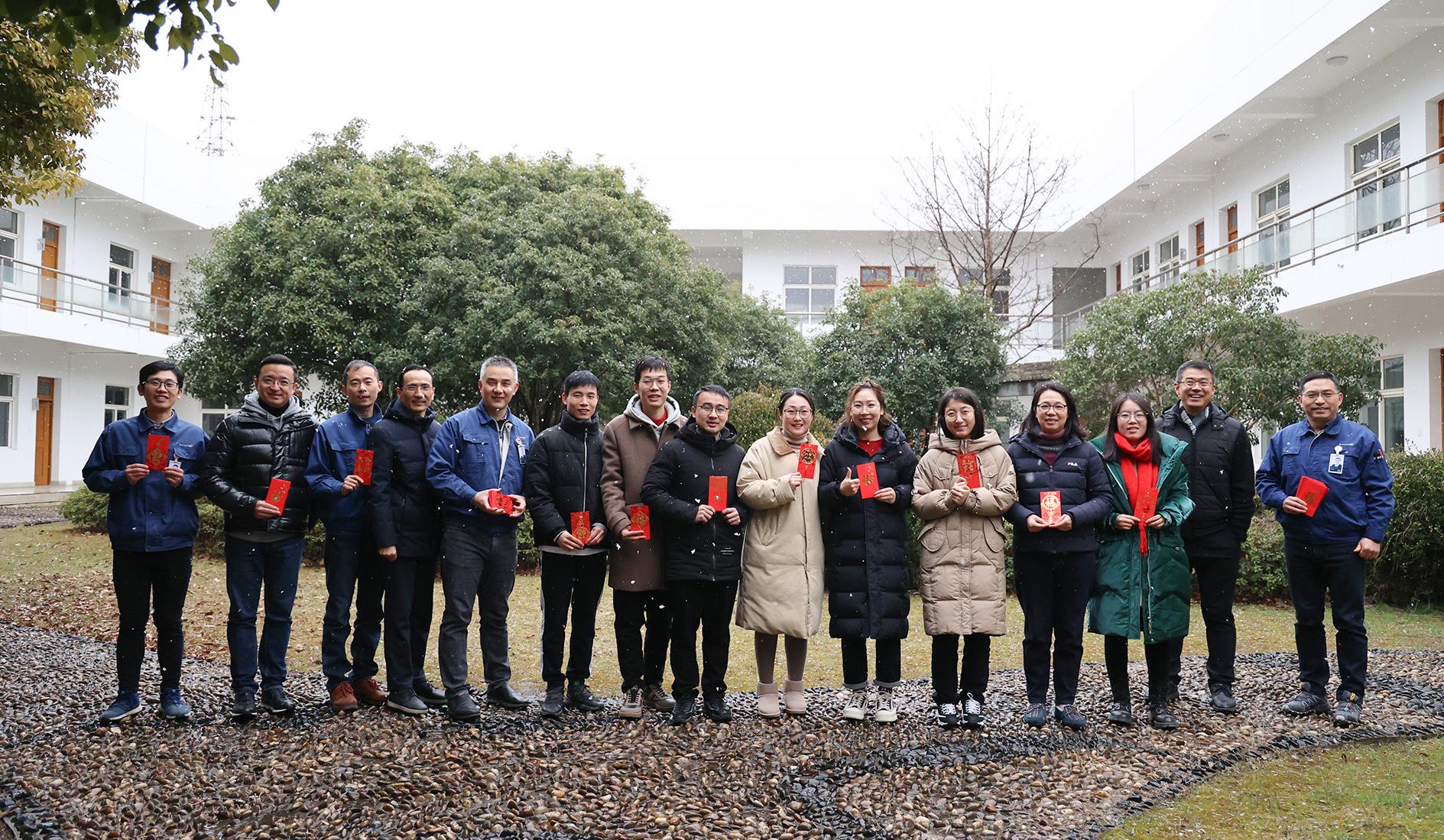 瑞雪兆豐年！虎力全開，開工大吉！